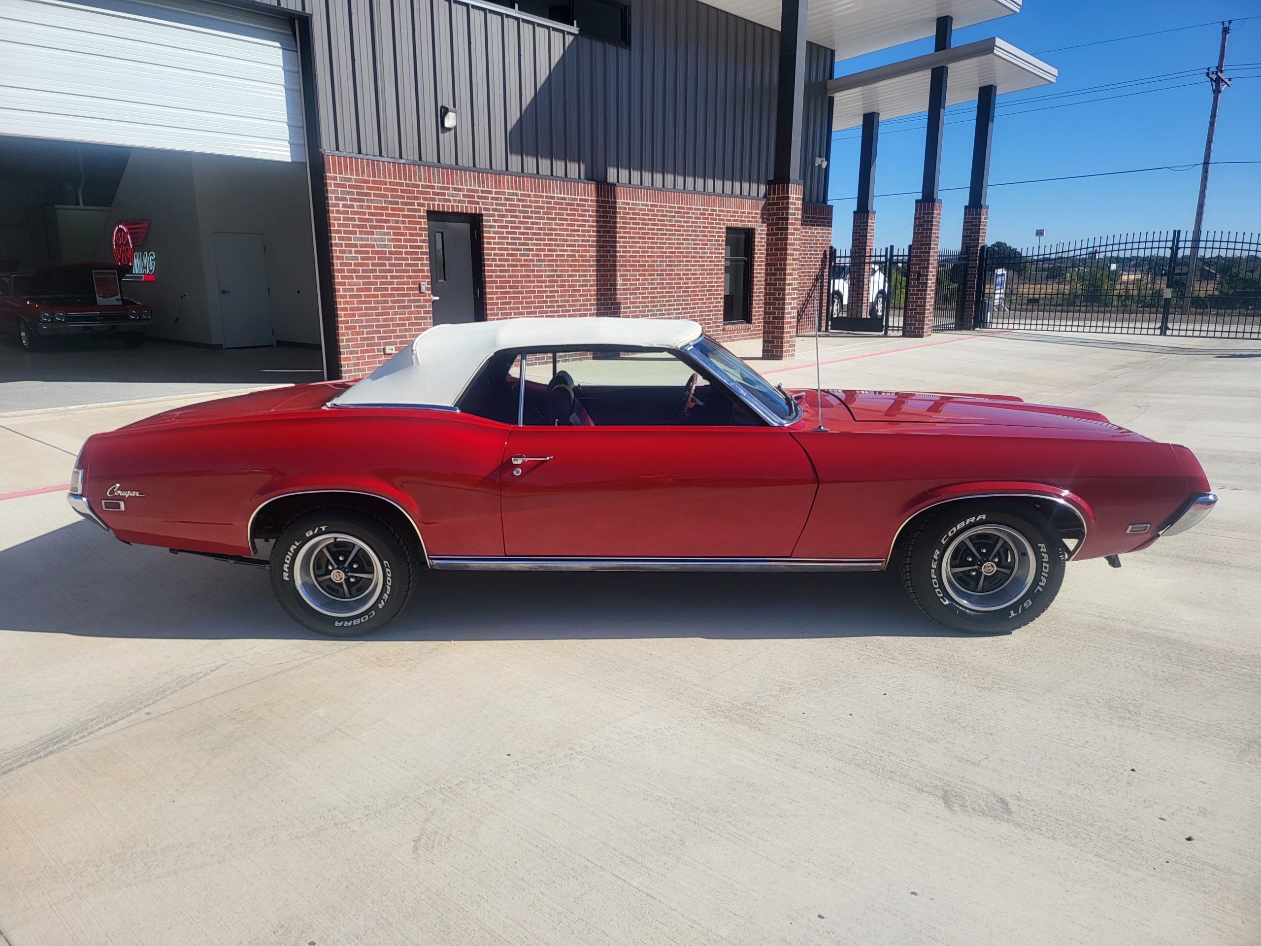 
								1969 Mercury Cougar Convertible full									
