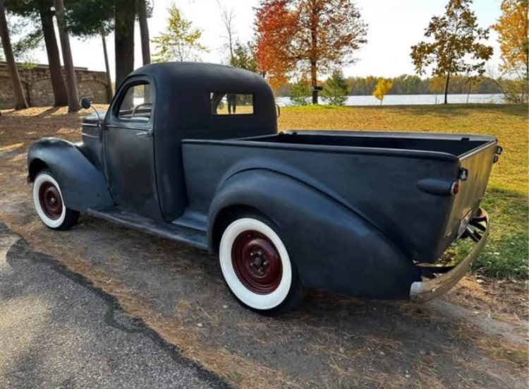 
								1939 Studebaker Coupe Express full									