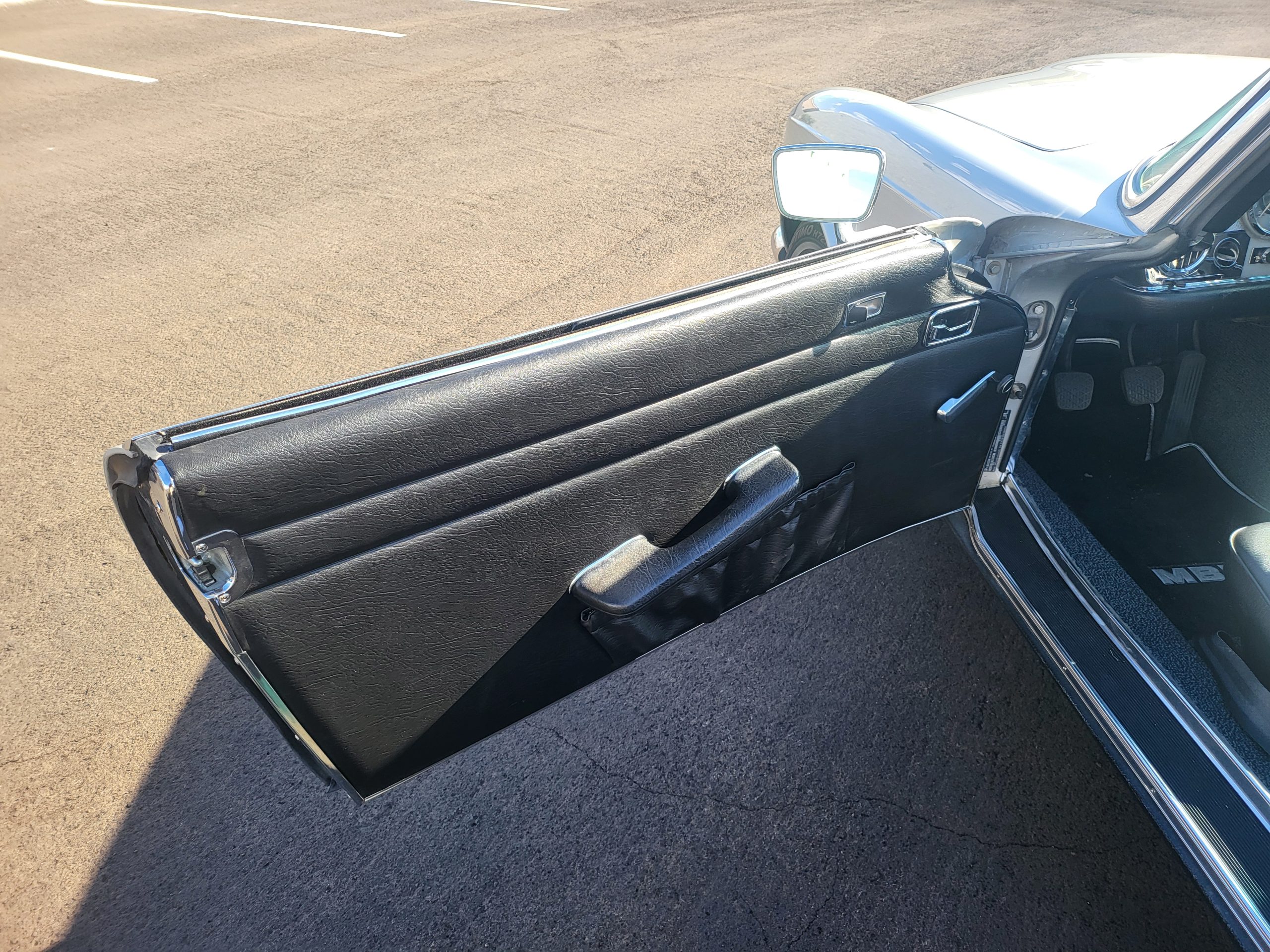 
								1969 Mercedes Benz 280SL Pagoda full									
