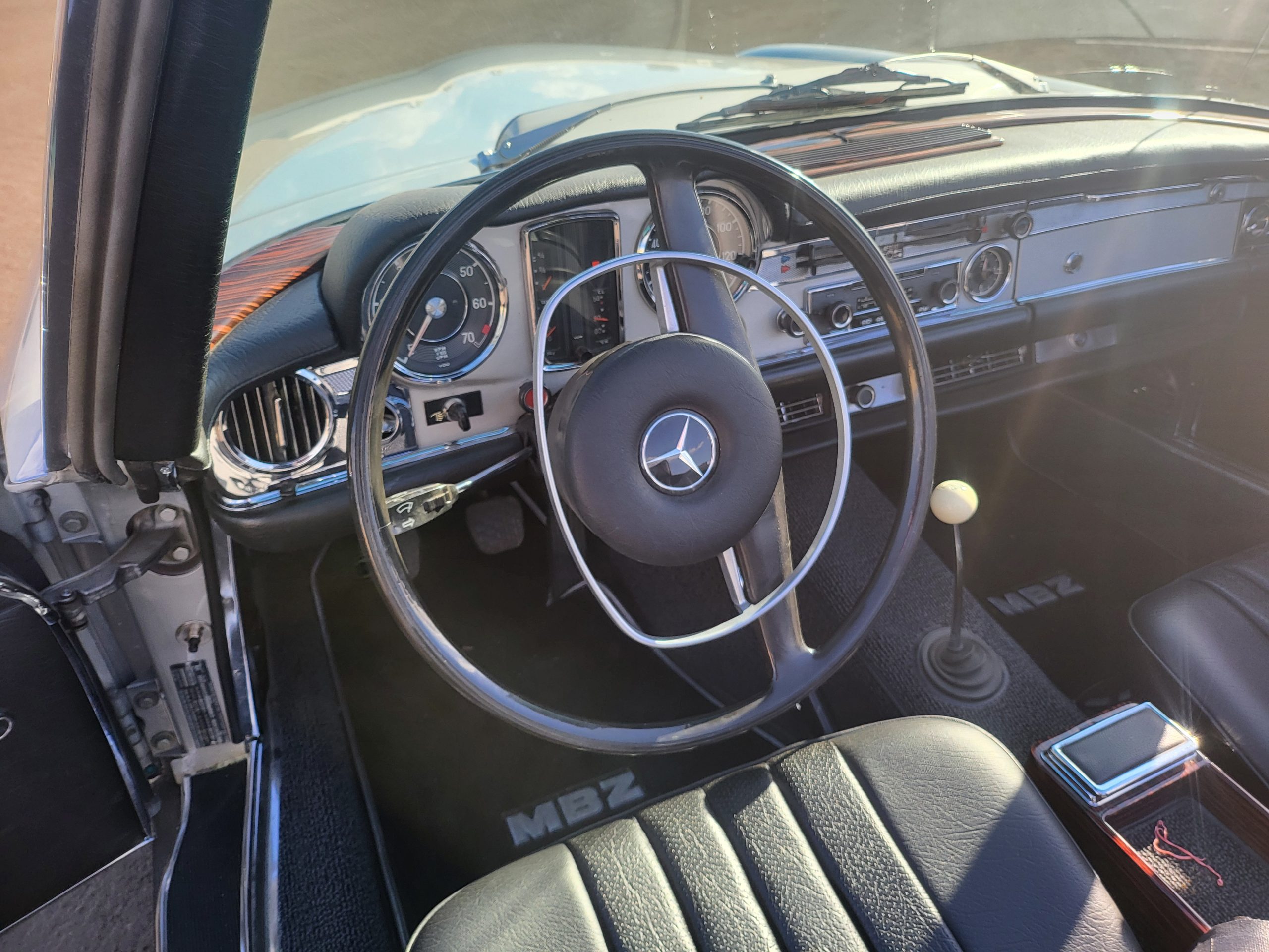 
								1969 Mercedes Benz 280SL Pagoda full									