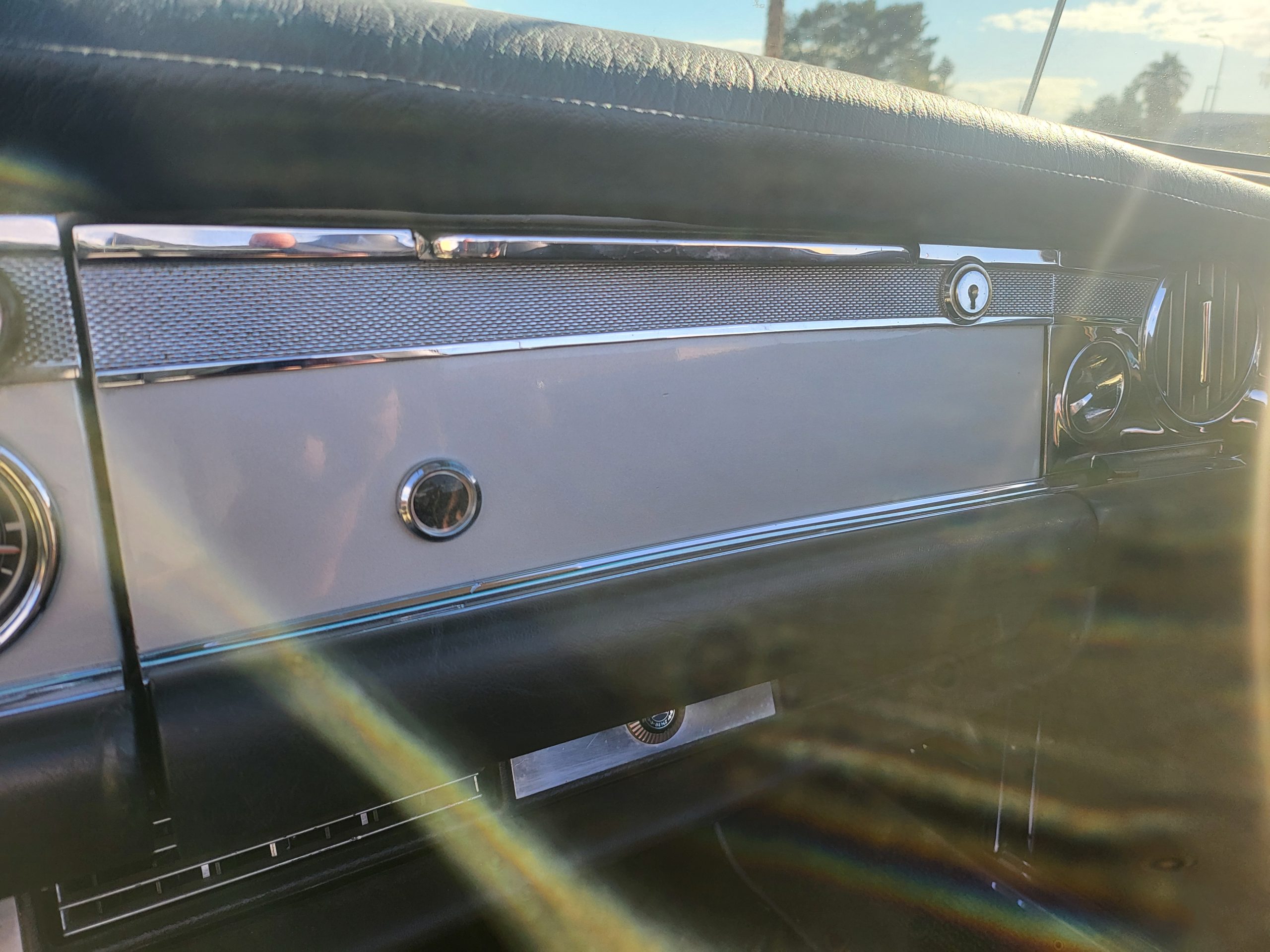 
								1969 Mercedes Benz 280SL Pagoda full									