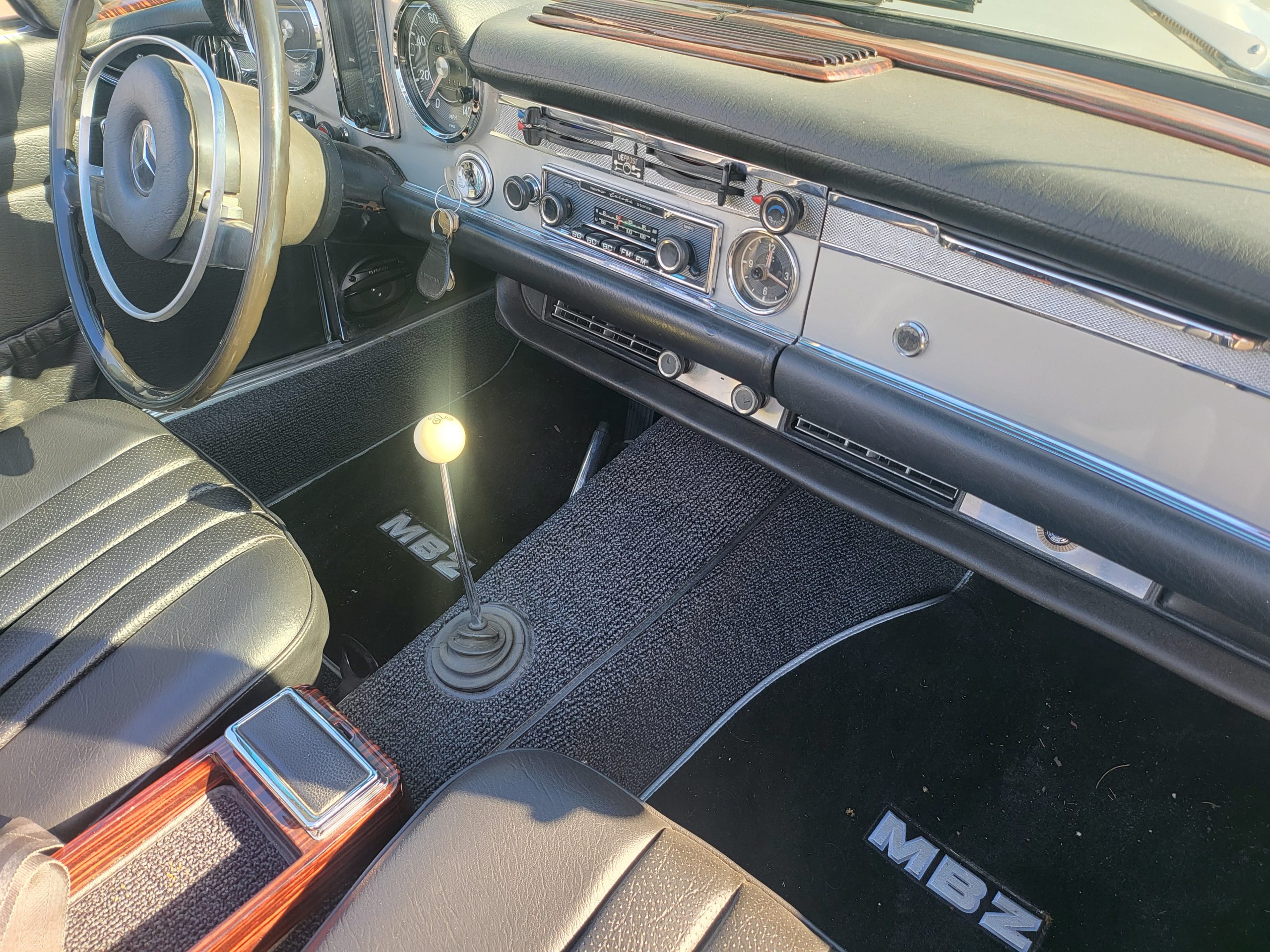 
								1969 Mercedes Benz 280SL Pagoda full									
