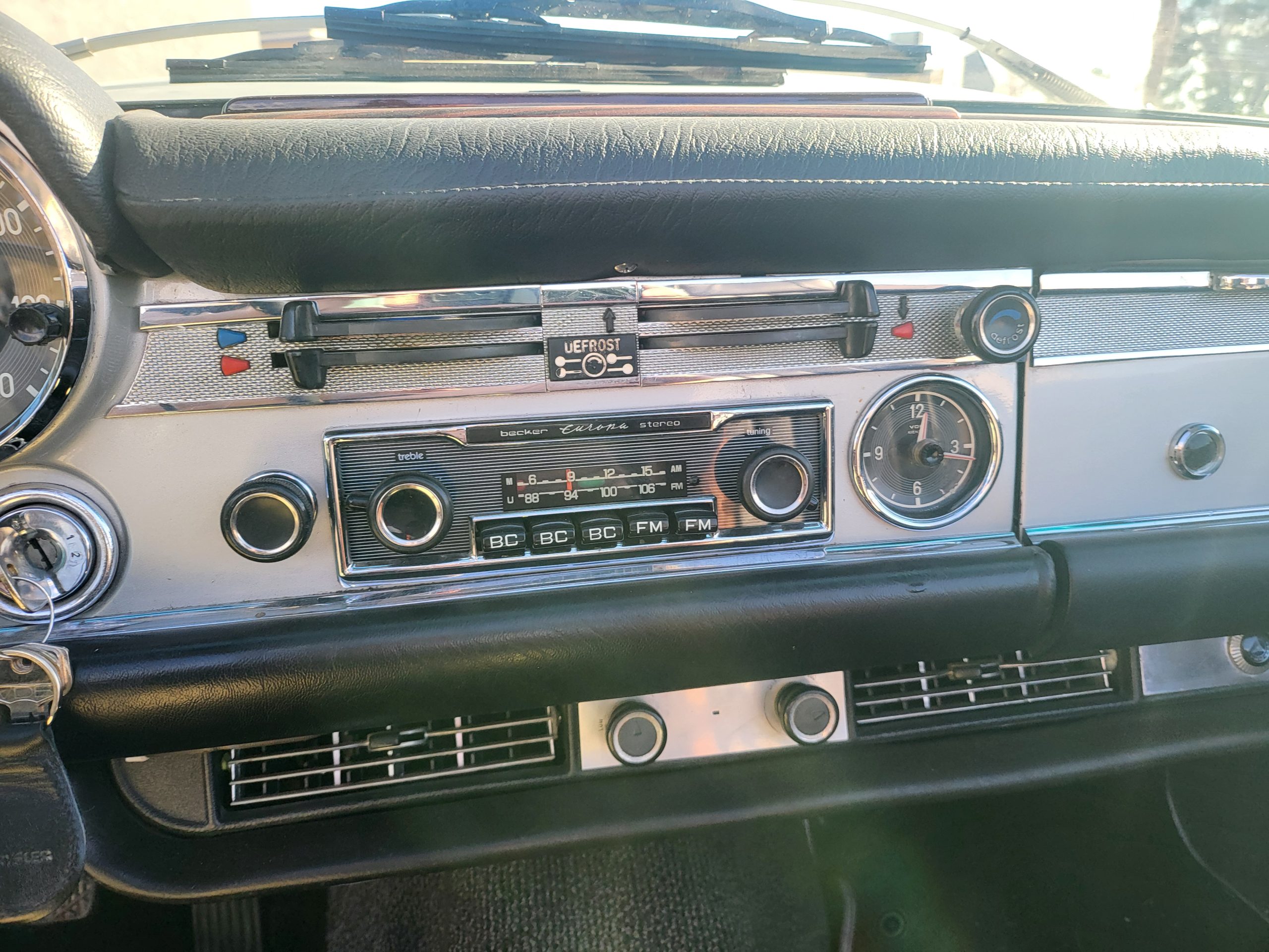 
								1969 Mercedes Benz 280SL Pagoda full									