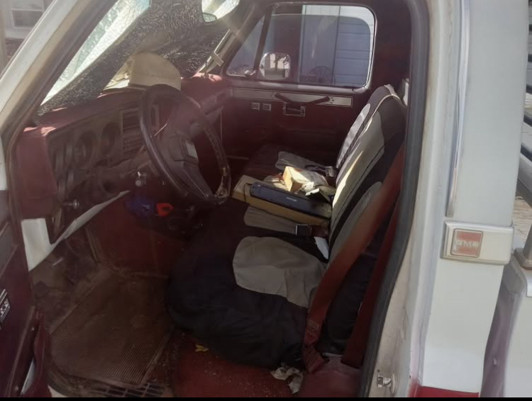 
								1985 GMC 1/2T Sierra Classic full									