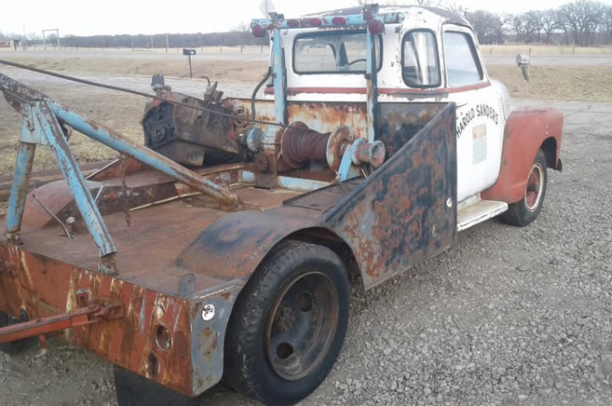 
								1949 Chevrolet Wrecker full									