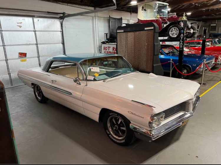 
								1962 Pontiac Catalina full									