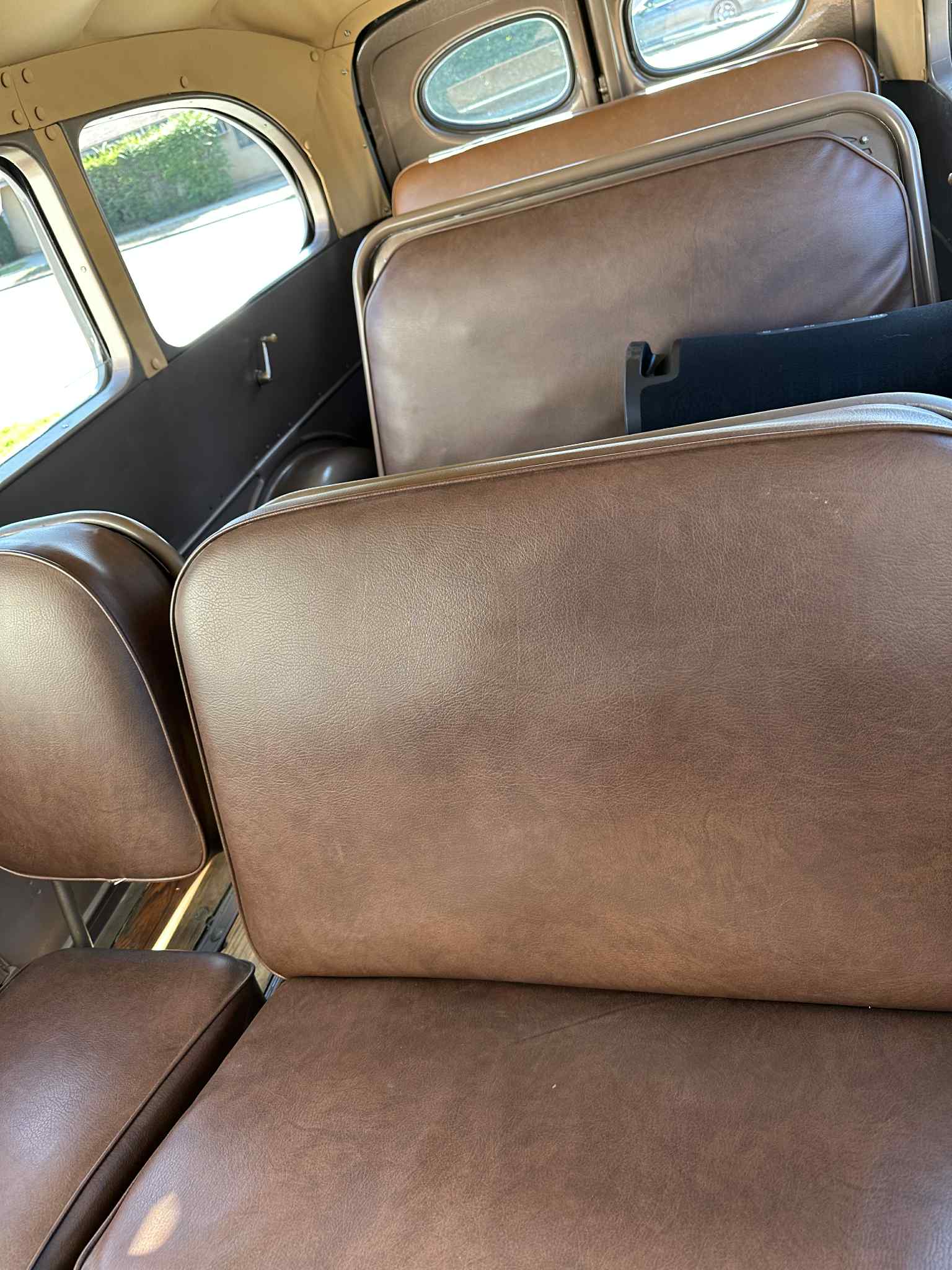 
								1941 Chevrolet Suburban full									
