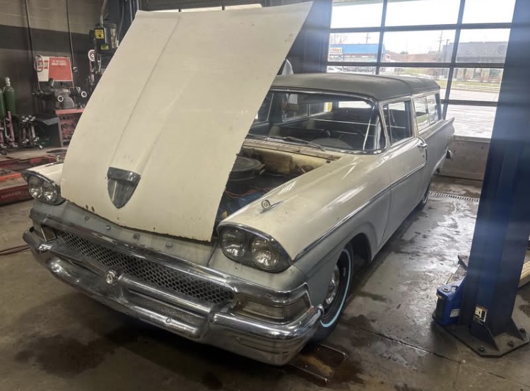 
								1958 Ford Ranch Wagon full									