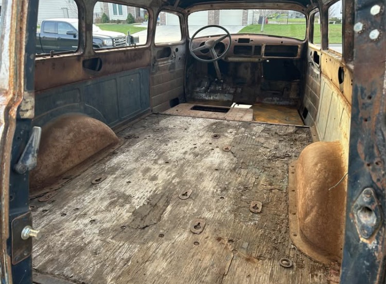 
								1948 GMC Suburban full									