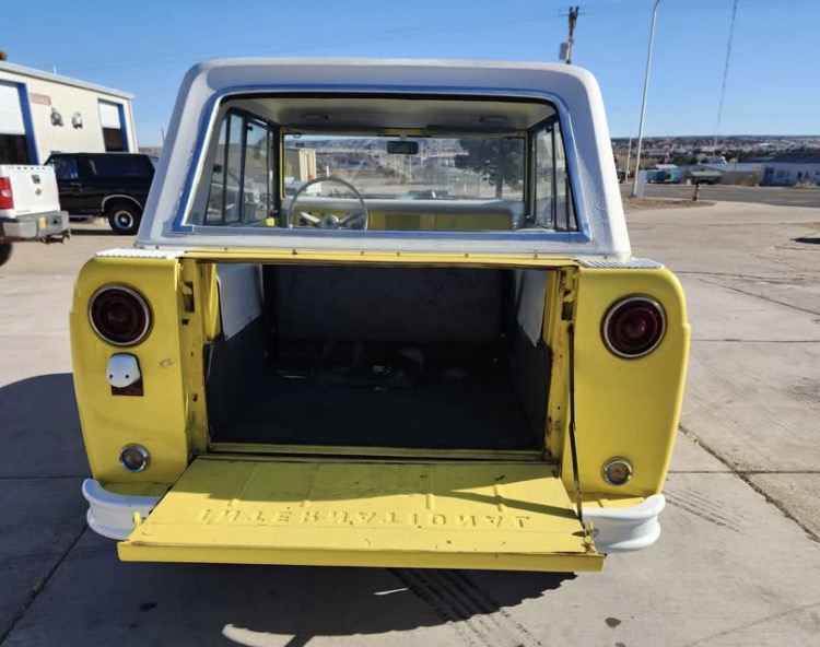 
								1967 IH Sport Top 4X4 full									
