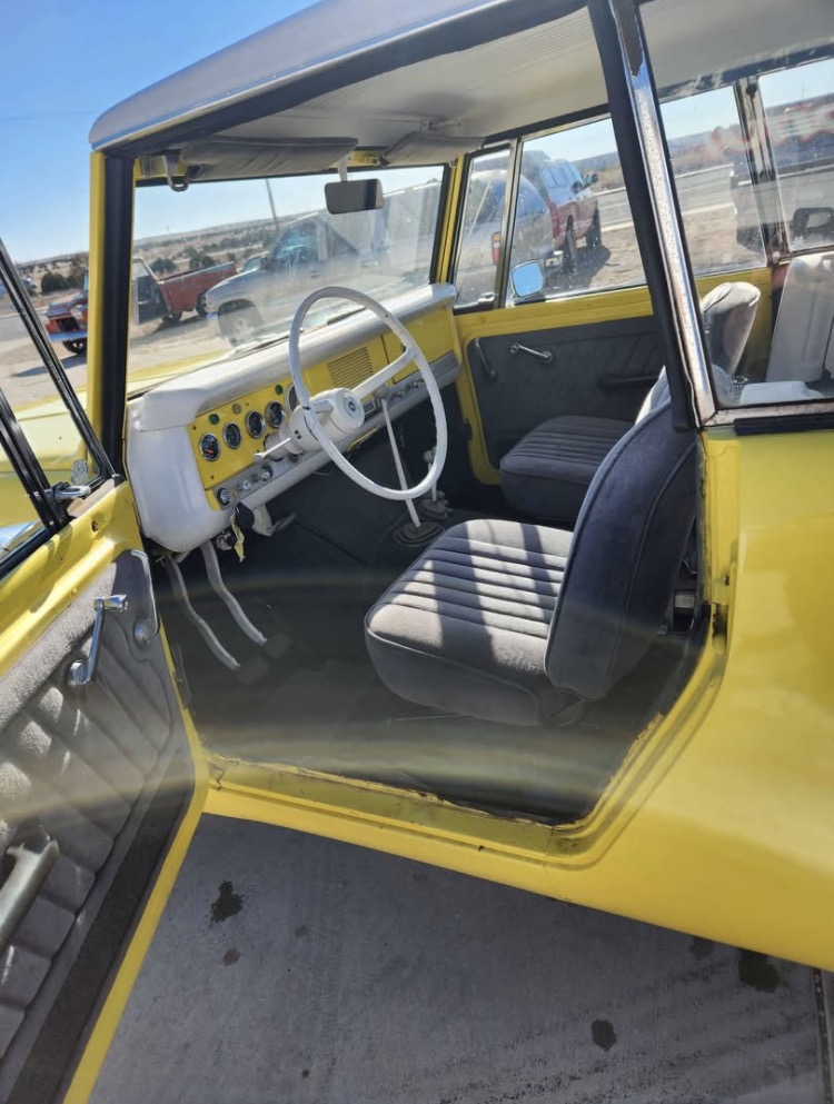 
								1967 IH Sport Top 4X4 full									