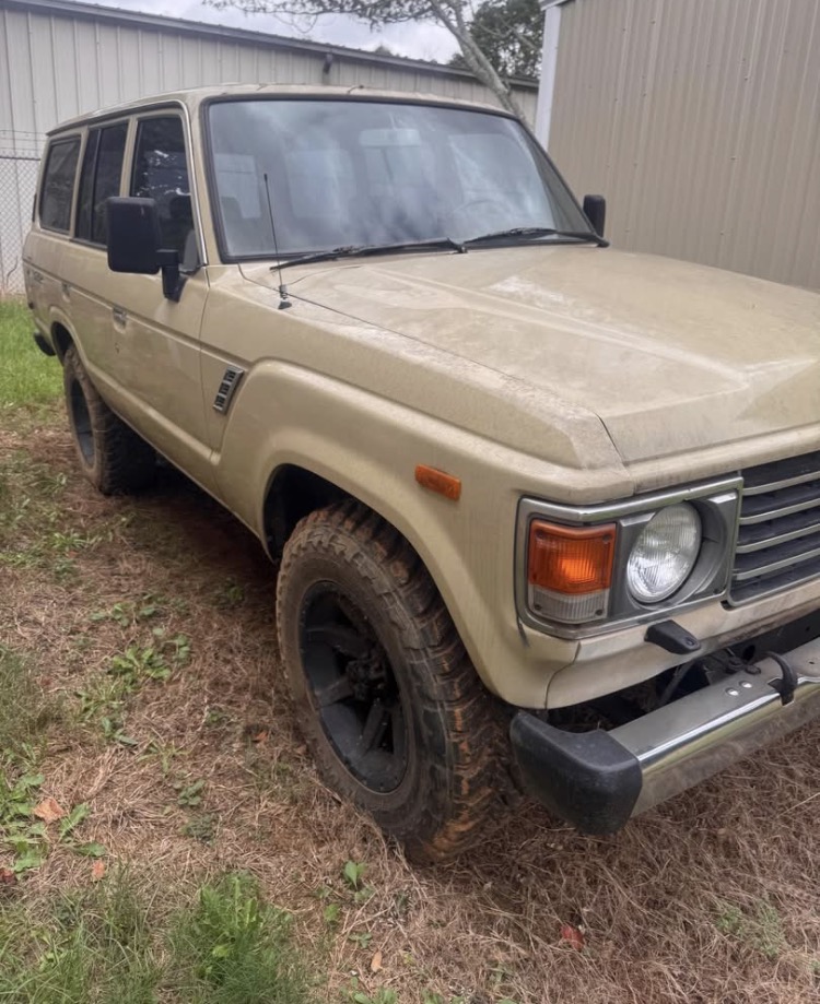 
								1984 Toyota Landcruiser full									