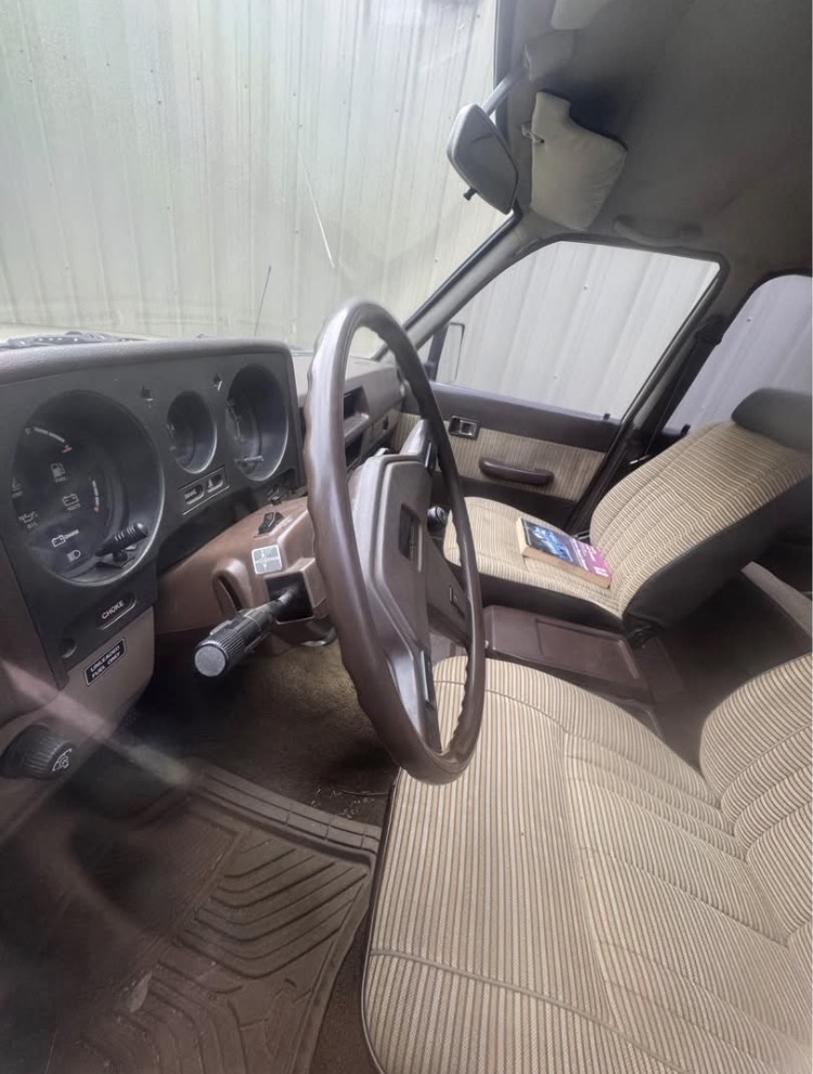 
								1984 Toyota Landcruiser full									