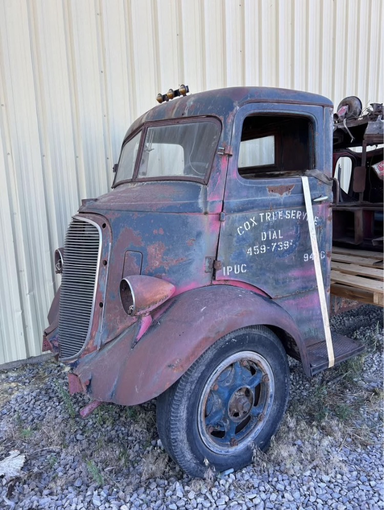 
								1940 Studebaker COE full									