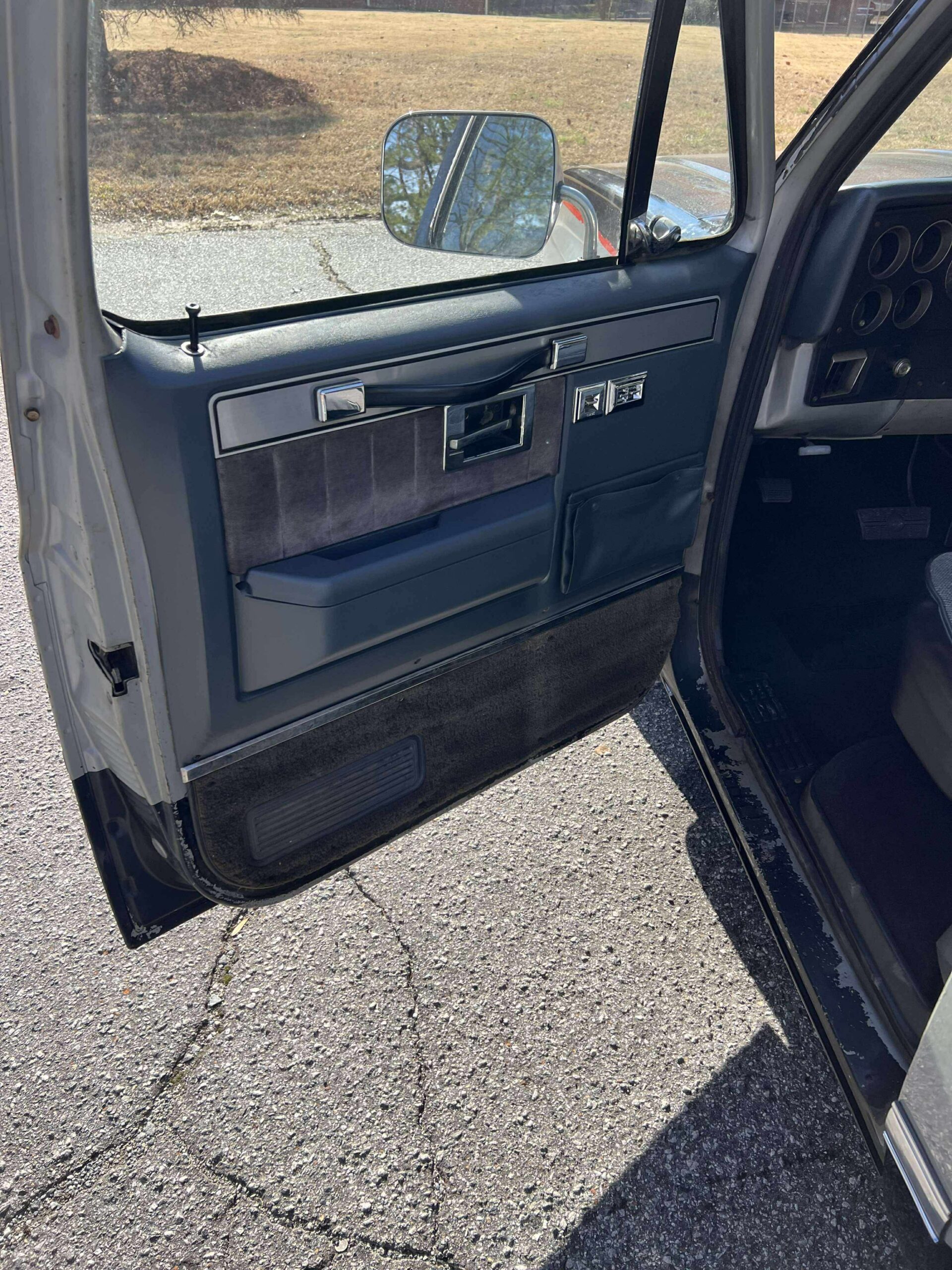 
								1986 Chevrolet C10 full									