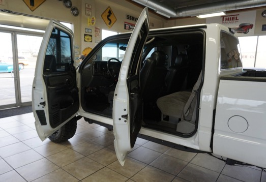 
								2000 Chevrolet C/K 2500 full									