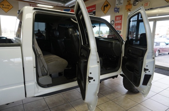 
								2000 Chevrolet C/K 2500 full									