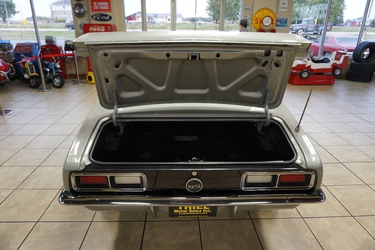
								1968 Chevrolet Camaro full									