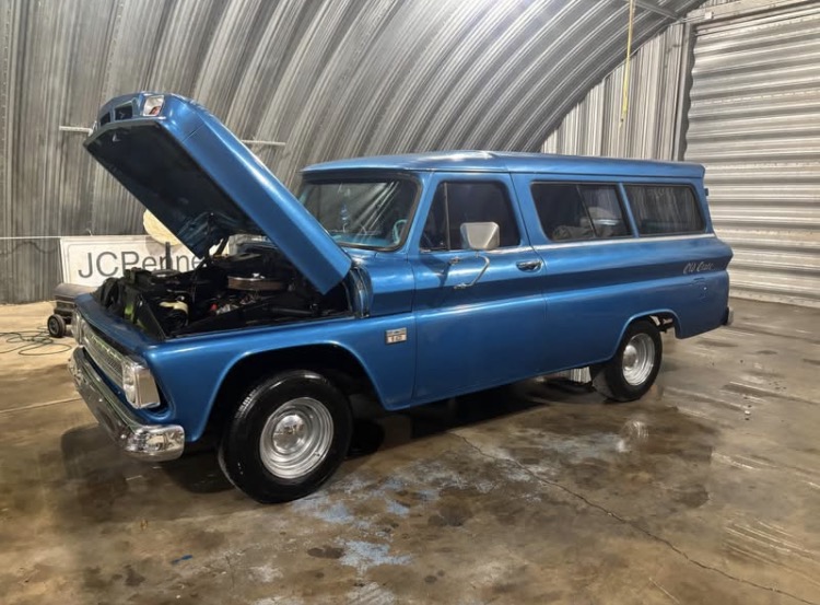 
								1965 Chevrolet Suburban full									