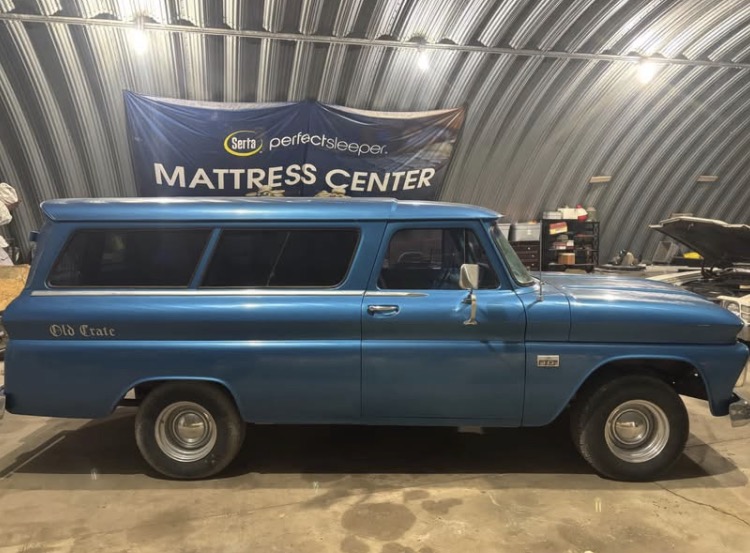 
								1965 Chevrolet Suburban full									