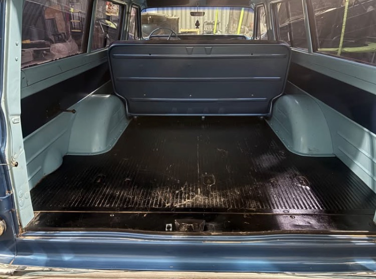 
								1965 Chevrolet Suburban full									