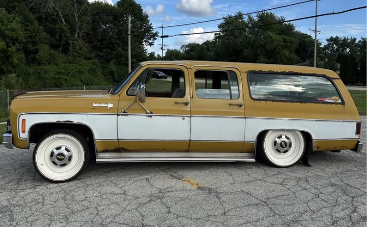 
								1974 Chevrolet Suburban C-20 full									