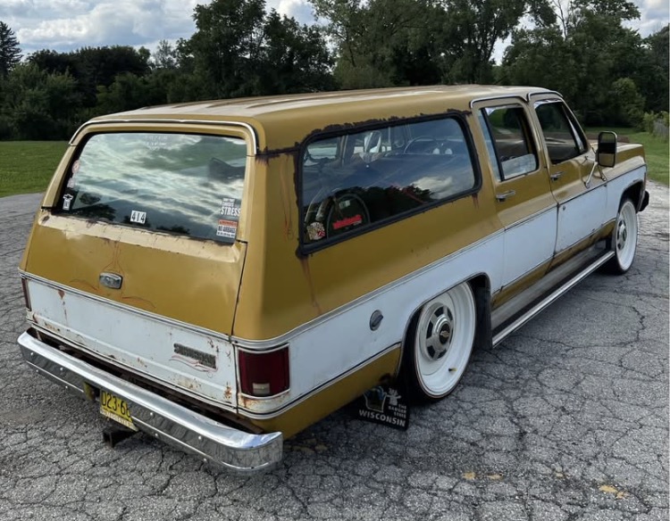 
								1974 Chevrolet Suburban C-20 full									