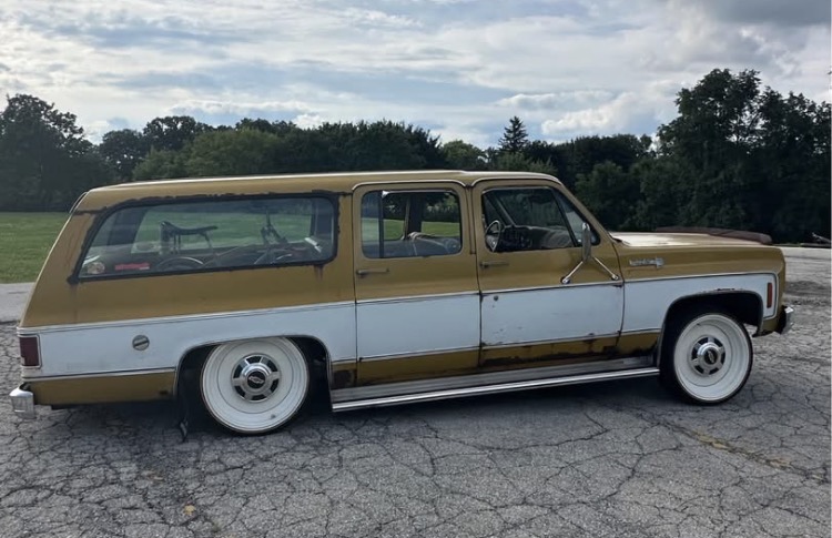 
								1974 Chevrolet Suburban C-20 full									