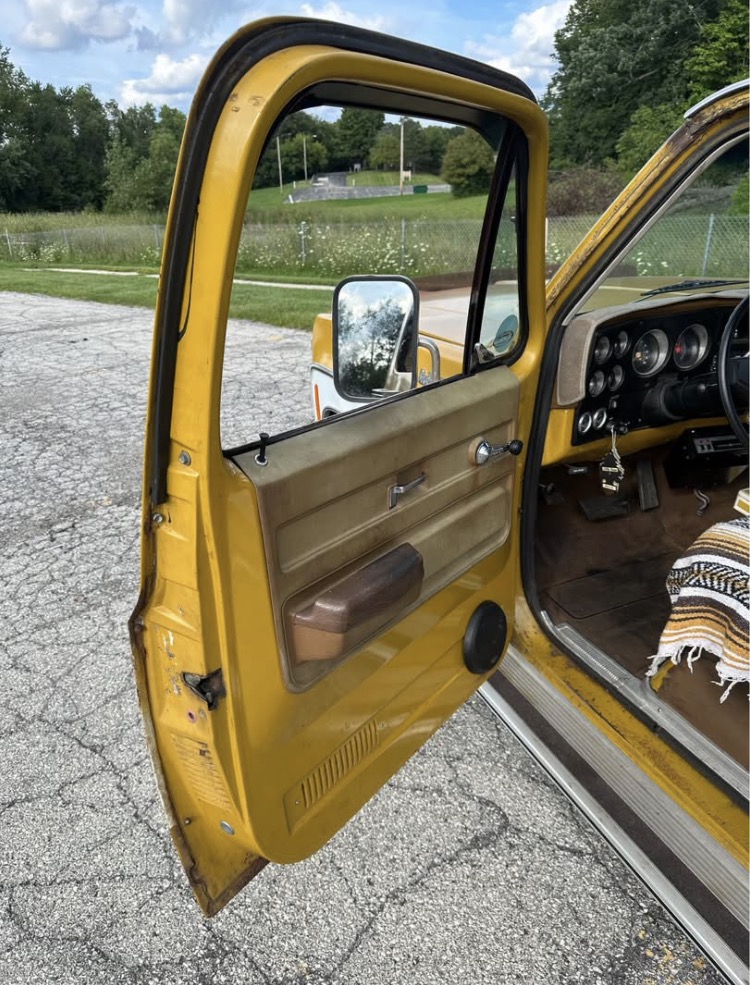 
								1974 Chevrolet Suburban C-20 full									