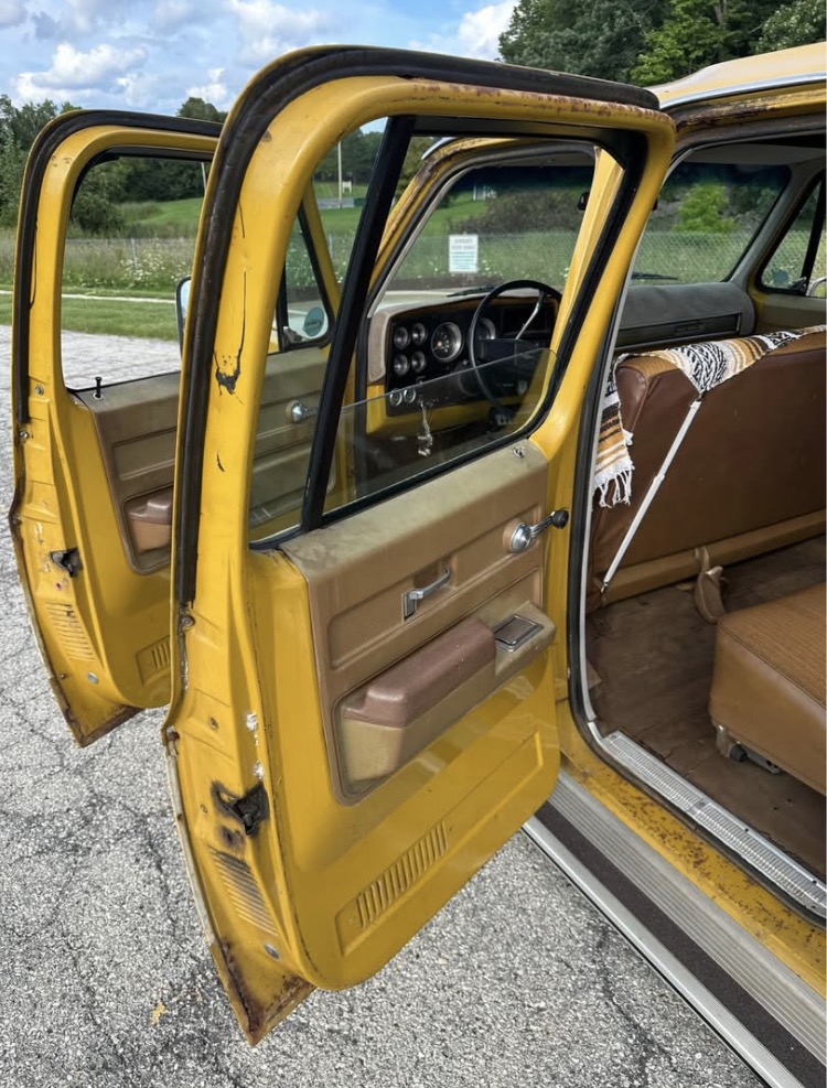 
								1974 Chevrolet Suburban C-20 full									
