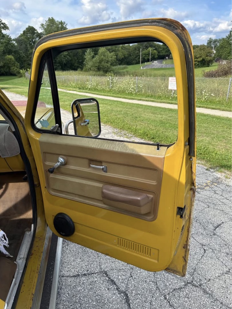 
								1974 Chevrolet Suburban C-20 full									