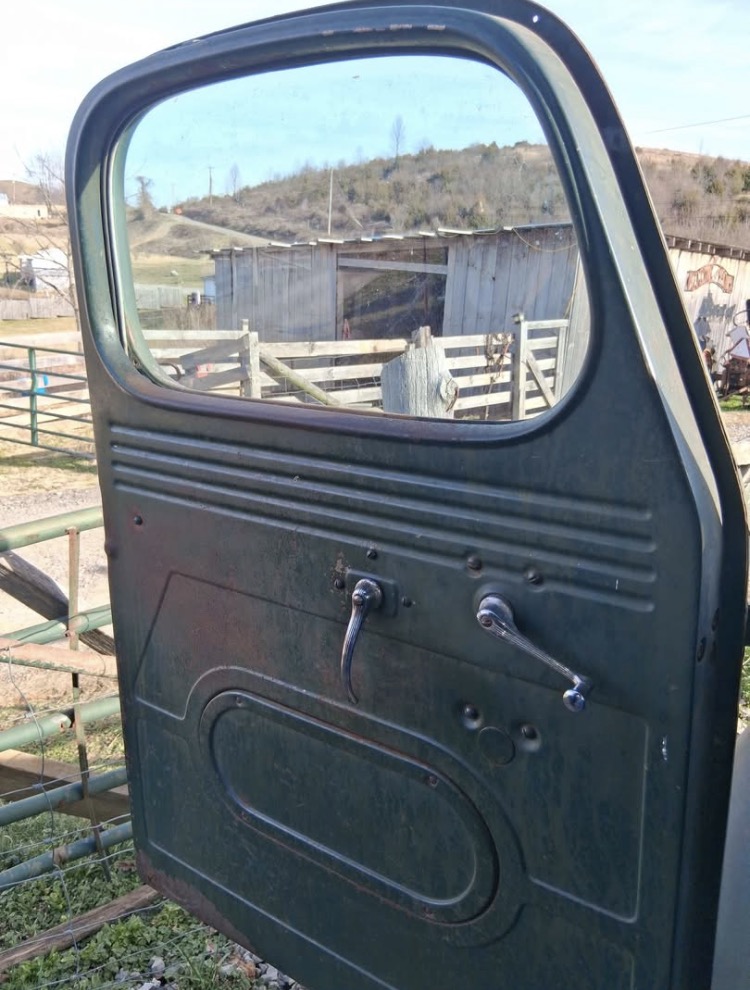
								1941 International KB5 Rollback full									