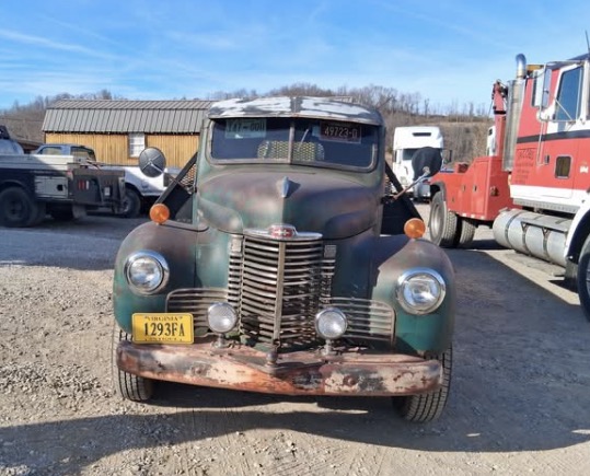 
								1941 International KB5 Rollback full									