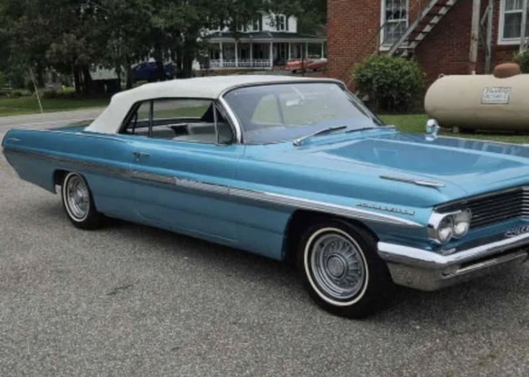 
								1962 Pontiac Bonneville Convertible full									