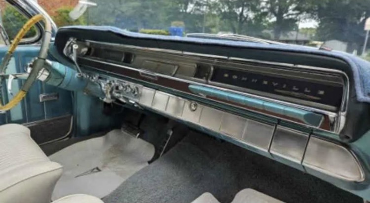 
								1962 Pontiac Bonneville Convertible full									
