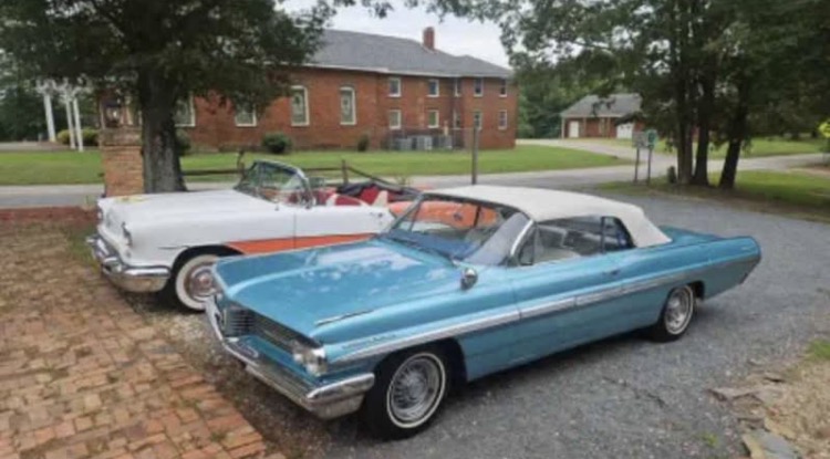 
								1962 Pontiac Bonneville Convertible full									