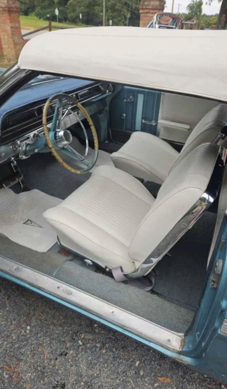 
								1962 Pontiac Bonneville Convertible full									
