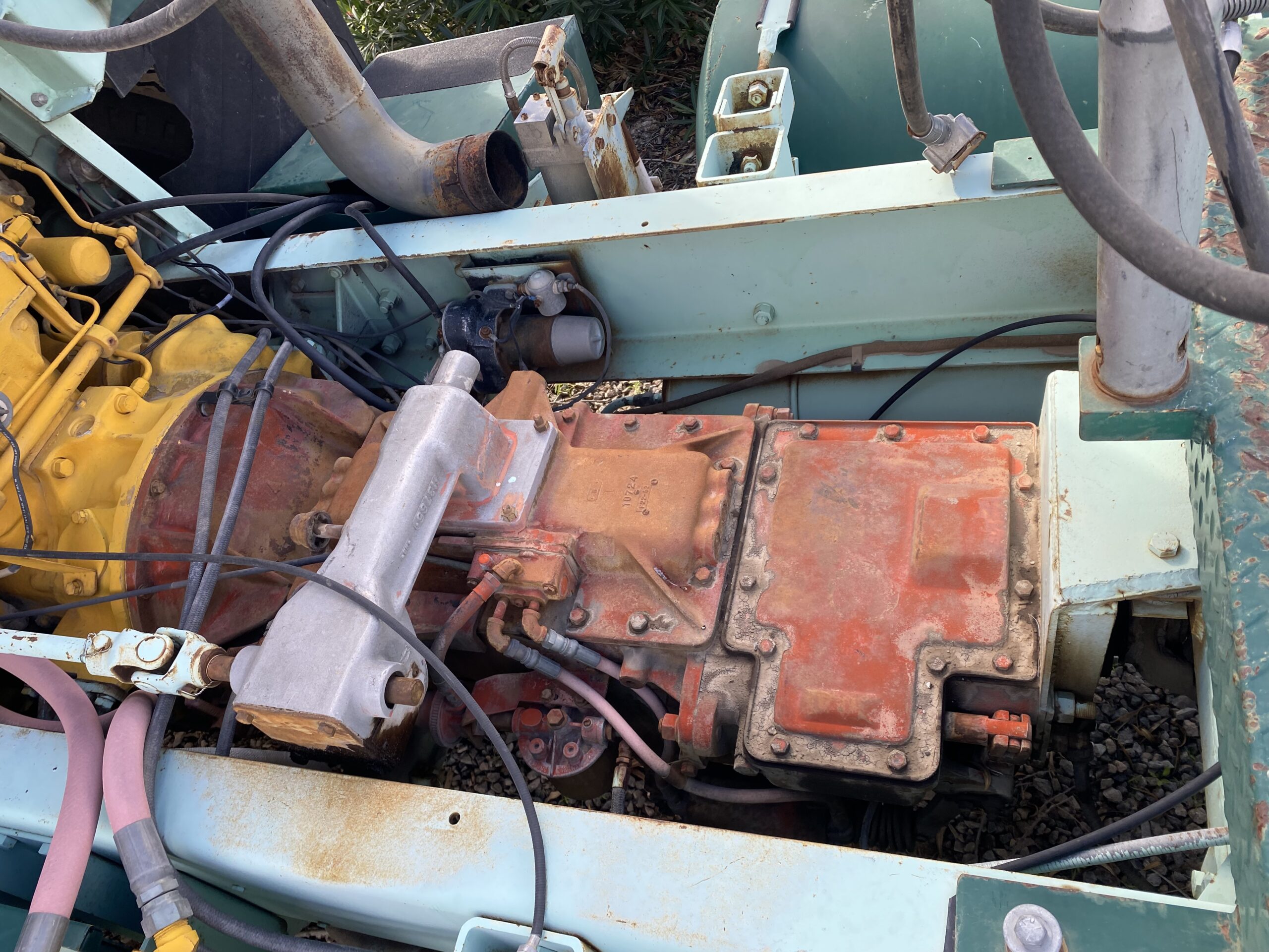 
								1963 Marmon-Herrington HDH Truck Tractor full									