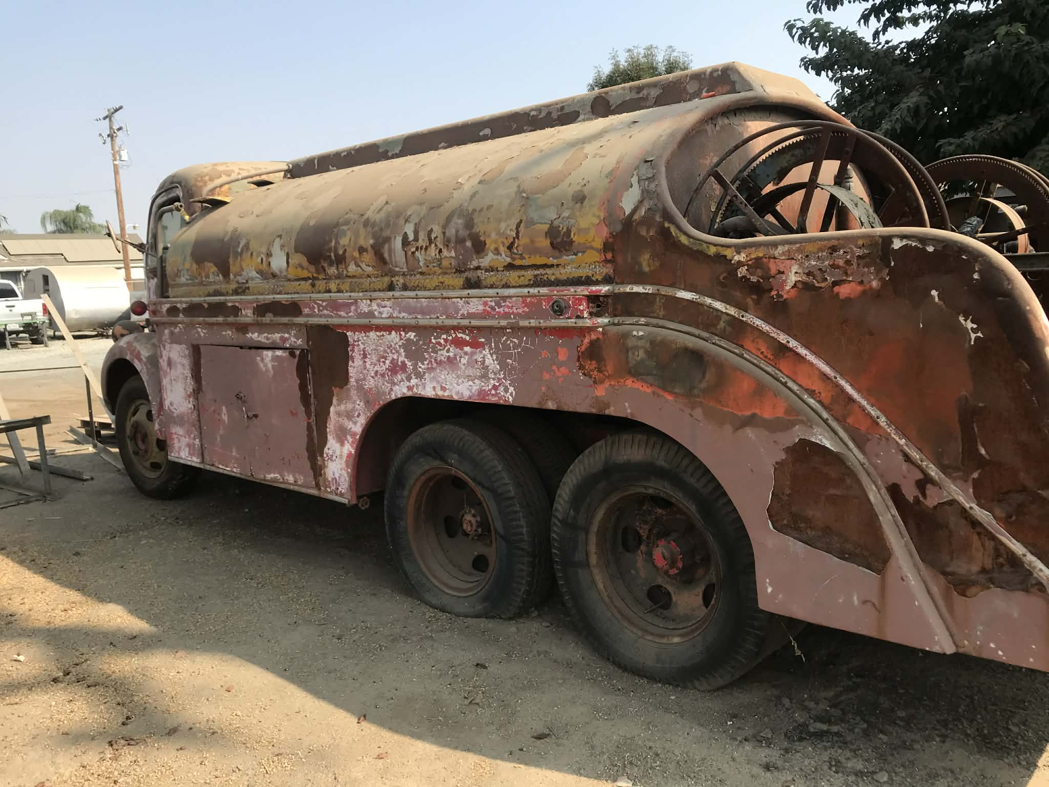 
								1941 Ford COE Tanker full									