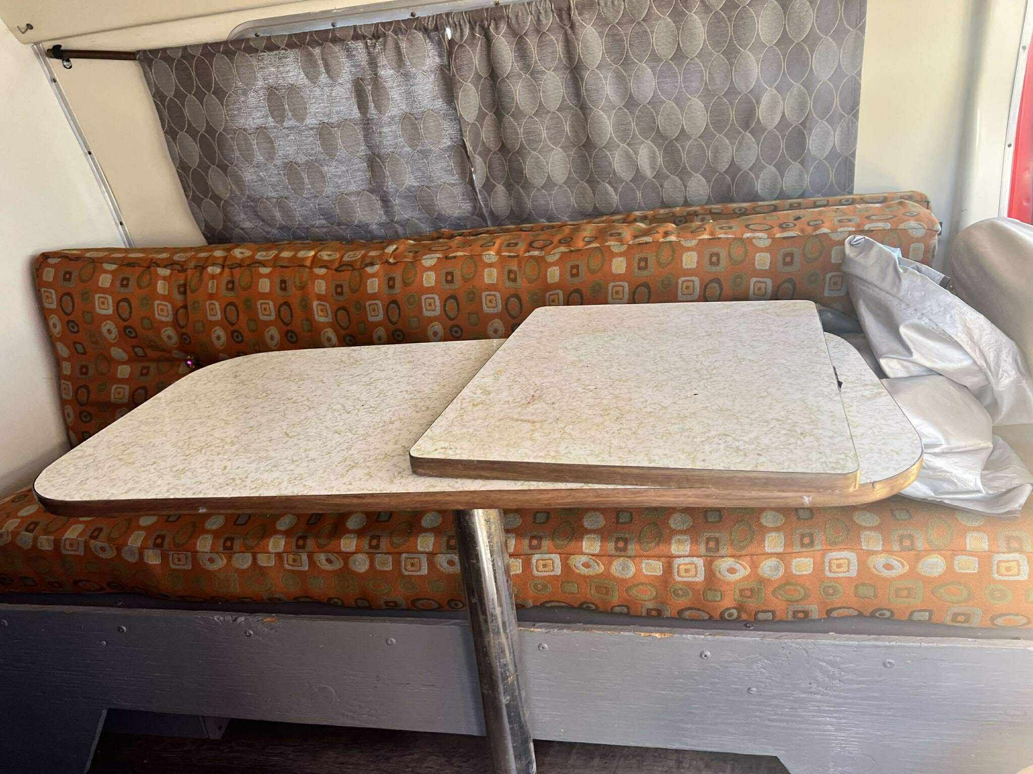 
								1972 Ford Super Camper 300 full									