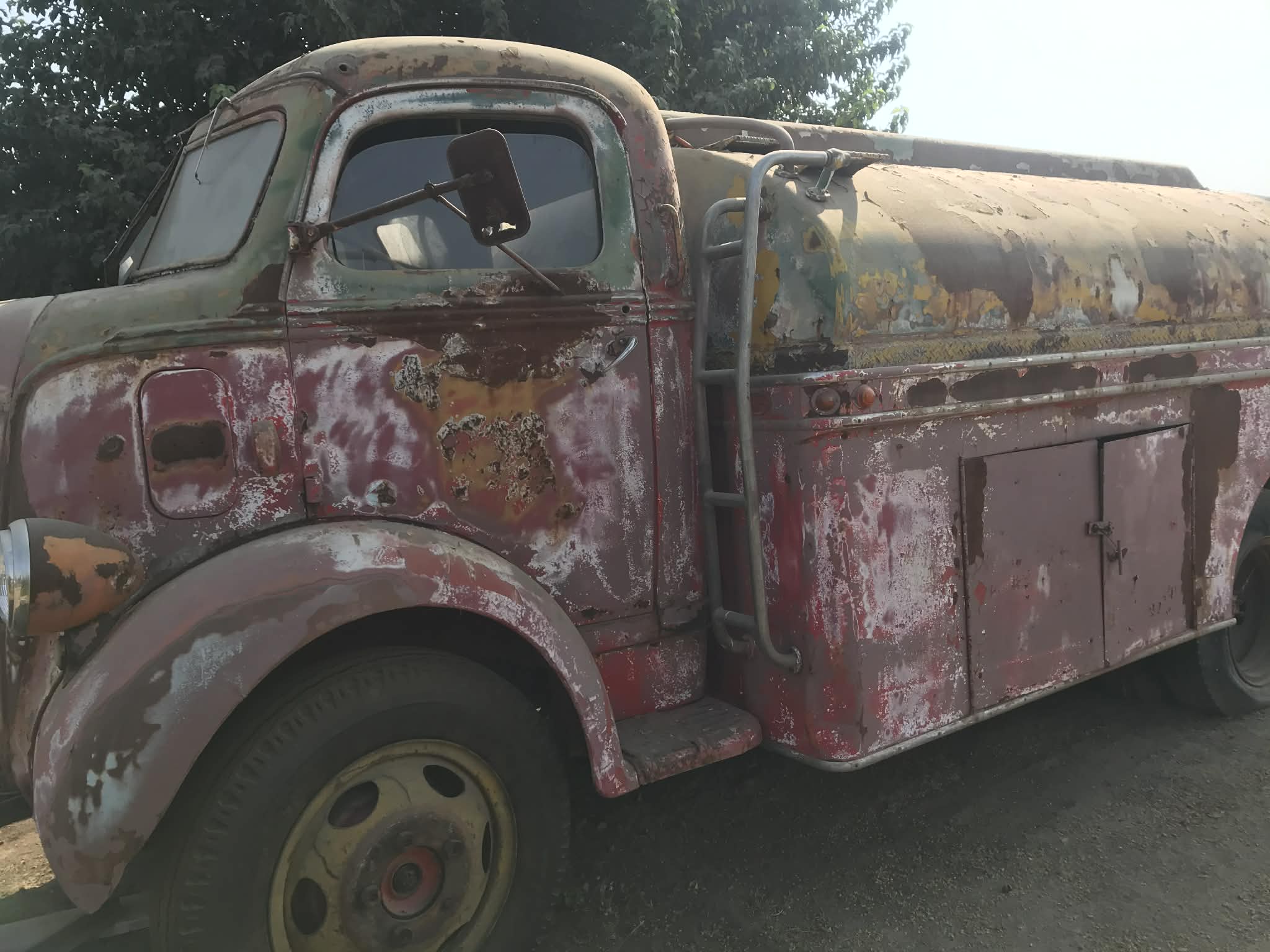 
								1941 Ford COE Tanker full									