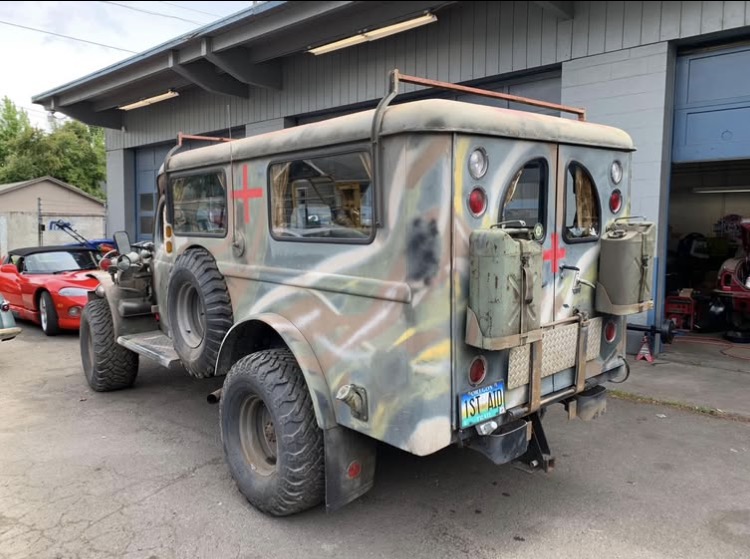 
								1942 Dodge Power Wagon Ambulance full									