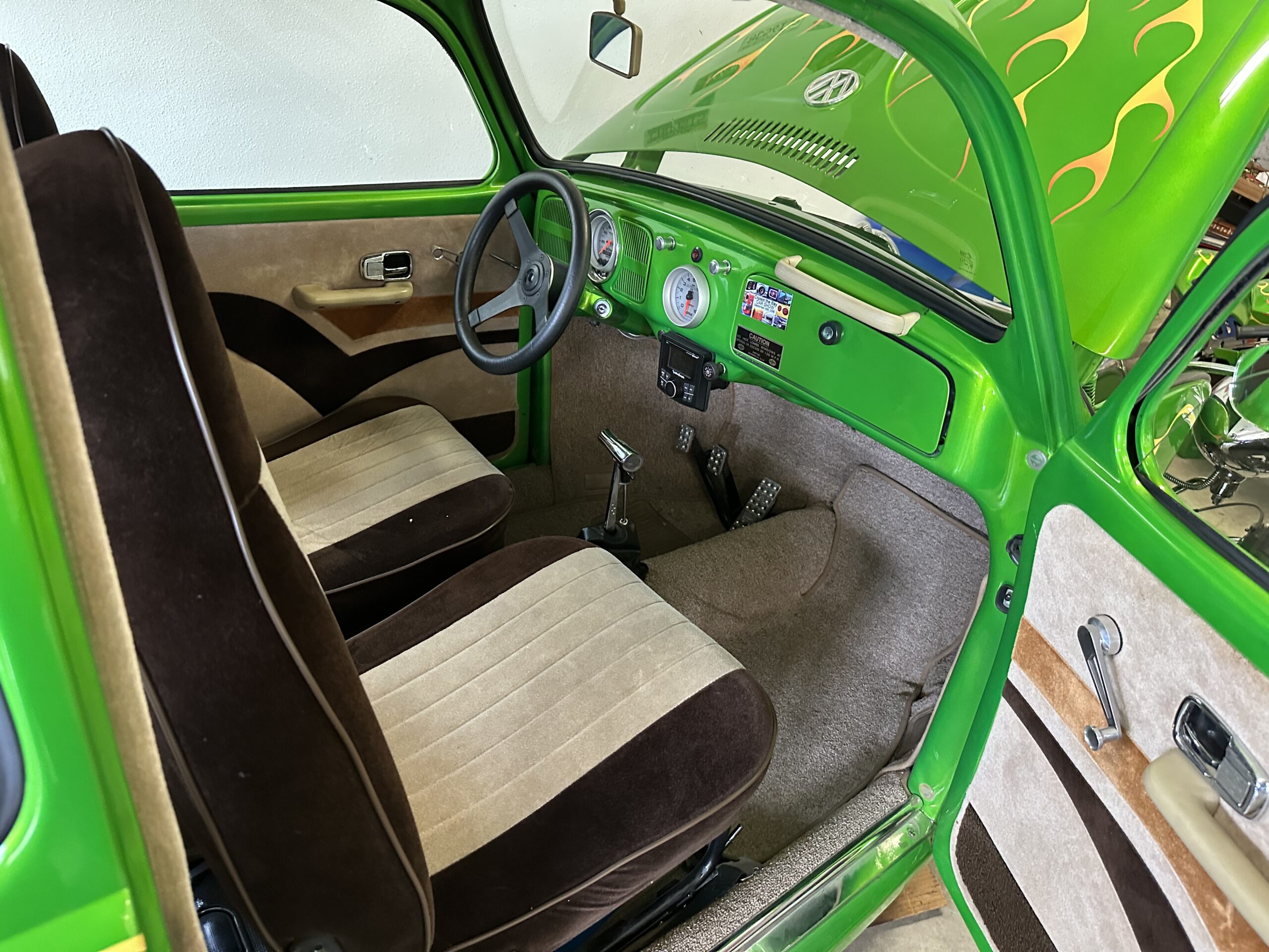 
								1968 Volkswagen Beetle full									