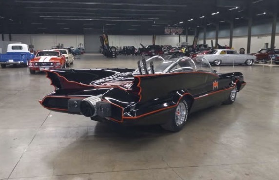 
								1957 Lincoln Premiere Batmobile Replica full									