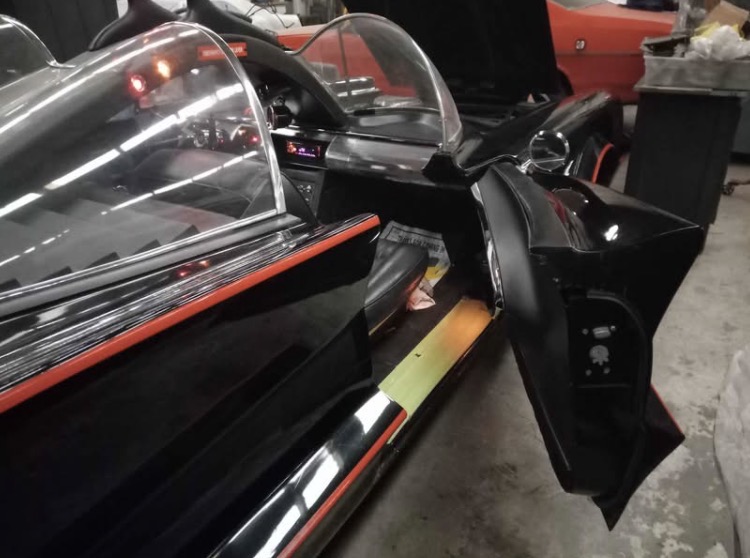 
								1957 Lincoln Premiere Batmobile Replica full									