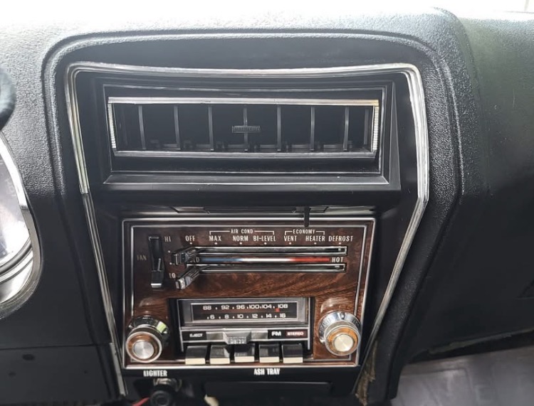
								1976 Oldsmobile Cutlass Supreme full									