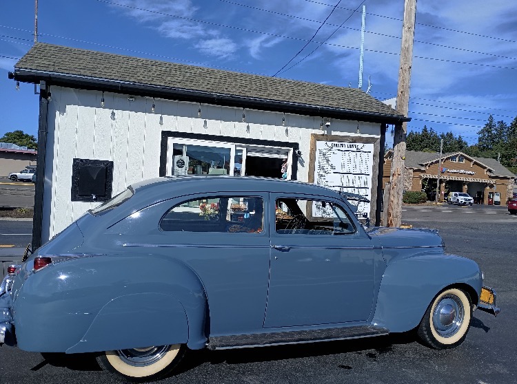 
								1941 Dodge Luxury Liner full									