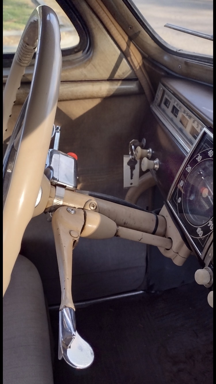 
								1941 Dodge Luxury Liner full									