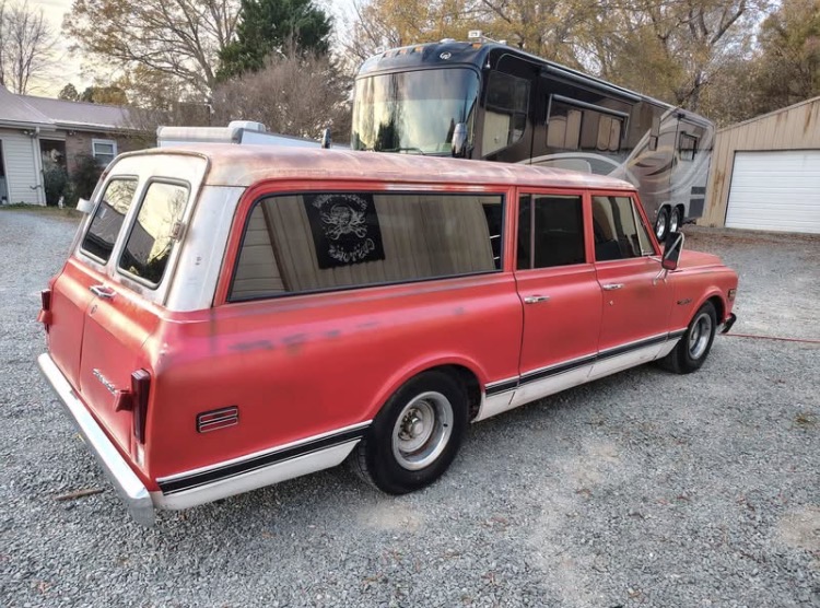 
								1972 Chevrolet Suburban full									