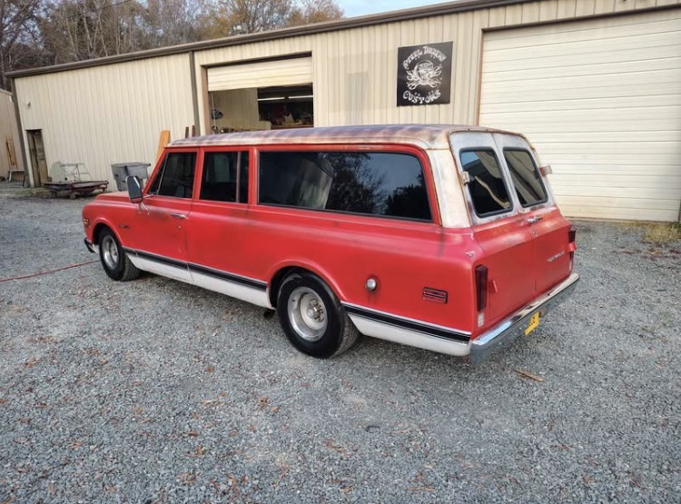 
								1972 Chevrolet Suburban full									